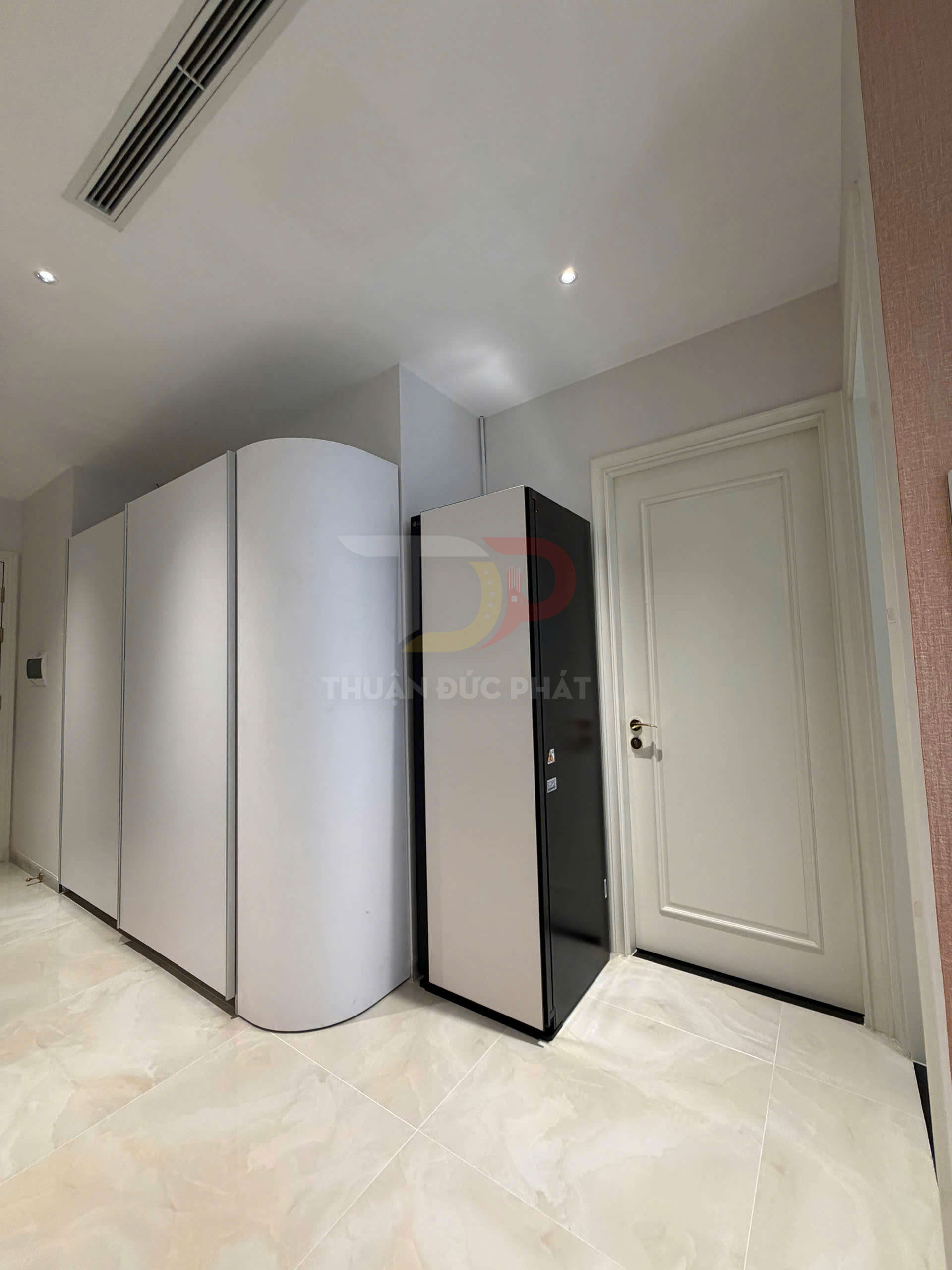 Cho Thuê Căn Hộ Vinhomes Golden River Lux 6, 2 Phòng Ngủ, Full Nội Thất, View Nội Khu Về A1