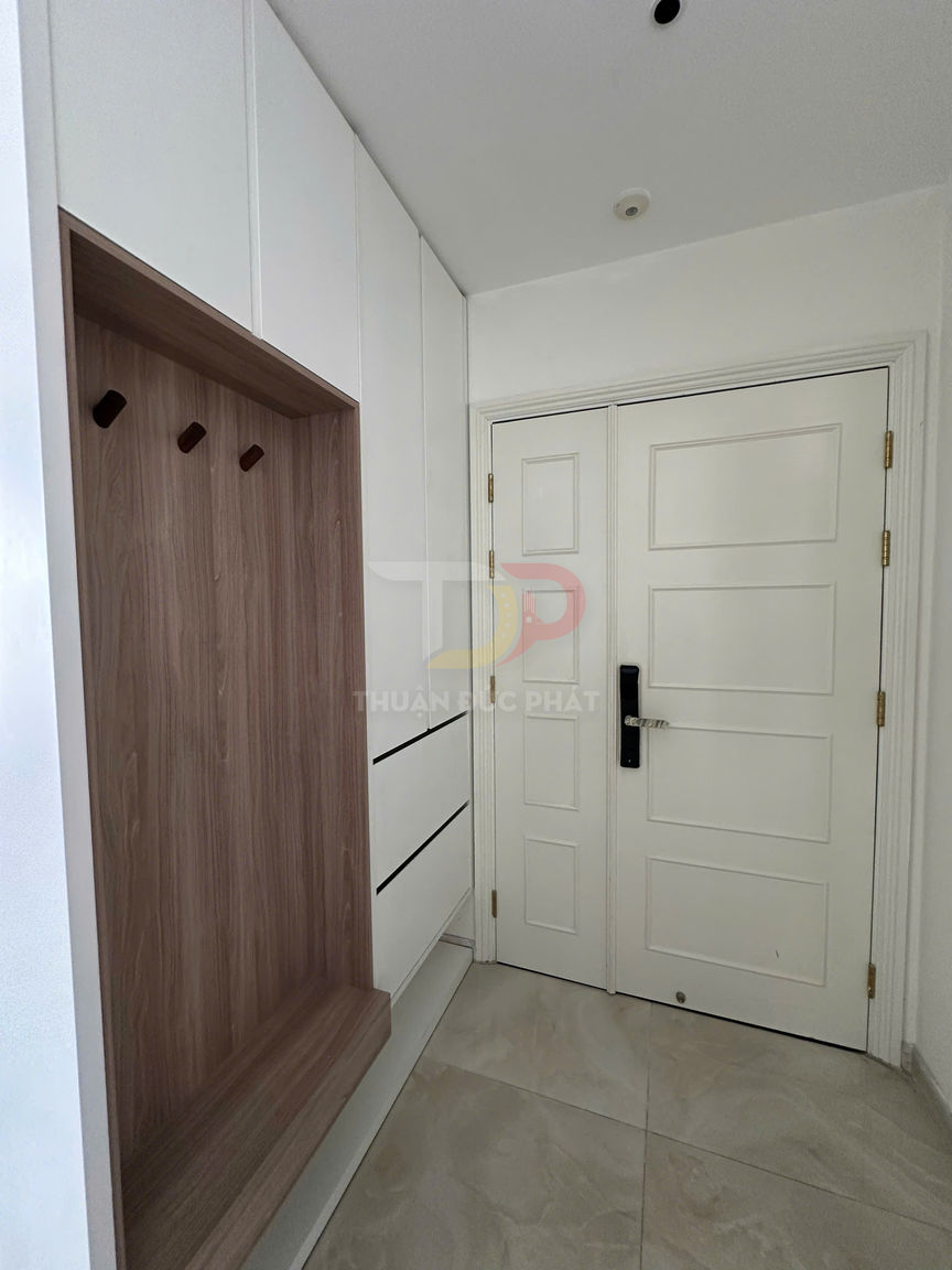 Cho thuê căn hộ Vinhomes Golden River tòa Aqua 3 căn hộ 2 phòng ngủ vòng cung đã sửa hoàn thiện giá 1800 đô la Mỹ mỗi tháng