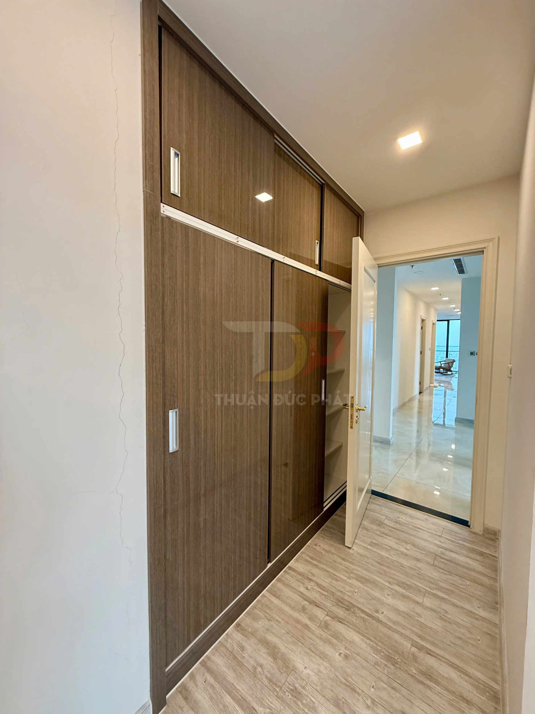 Cho Thuê Căn Hộ Aqua 2 Vinhomes Golden River 4 Phòng Ngủ 159m2 Nội Thất Đẹp View Sông Giá 85 Triệu Mỗi Tháng