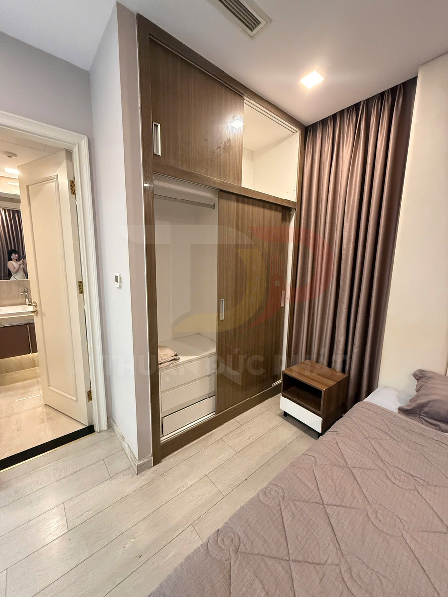 Thuê căn hộ Vinhomes Golden River Aqua 1 3 phòng ngủ view trực diện sông, thành phố và Bitexco, full nội thất đẹp giá 50 triệu Net
