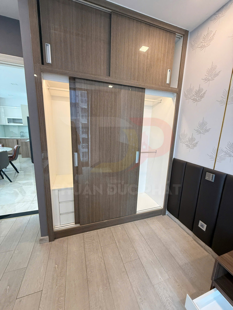 Thuê căn hộ Vinhomes Golden River Aqua 1 3 phòng ngủ view trực diện sông, thành phố và Bitexco, full nội thất đẹp giá 50 triệu Net