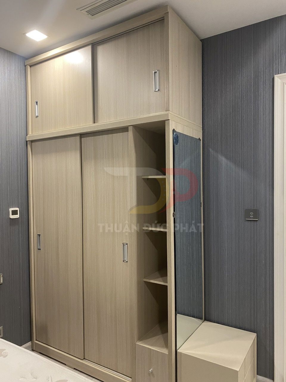 Cho thuê căn hộ Vinhomes Golden River Aqua 1 full nội thất 2 phòng ngủ view Landmark 81 giá 30 triệu NET