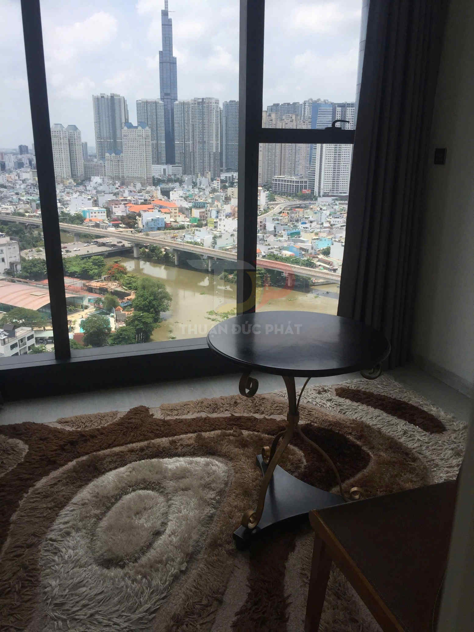 Cho Thuê Căn Hộ Vinhomes Golden River Tòa Aqua 1 Hai Phòng Ngủ Tầm Nhìn Trực Diện Landmark 81