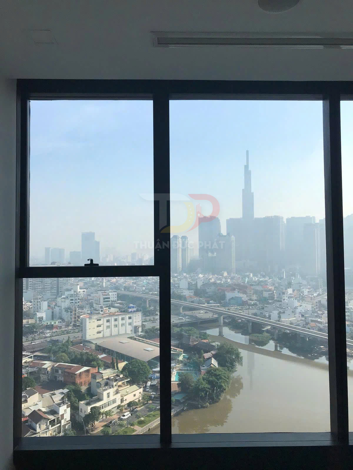 Cho Thuê Căn Hộ Vinhomes Golden River Tòa Aqua 1 Hai Phòng Ngủ Tầm Nhìn Trực Diện Landmark 81