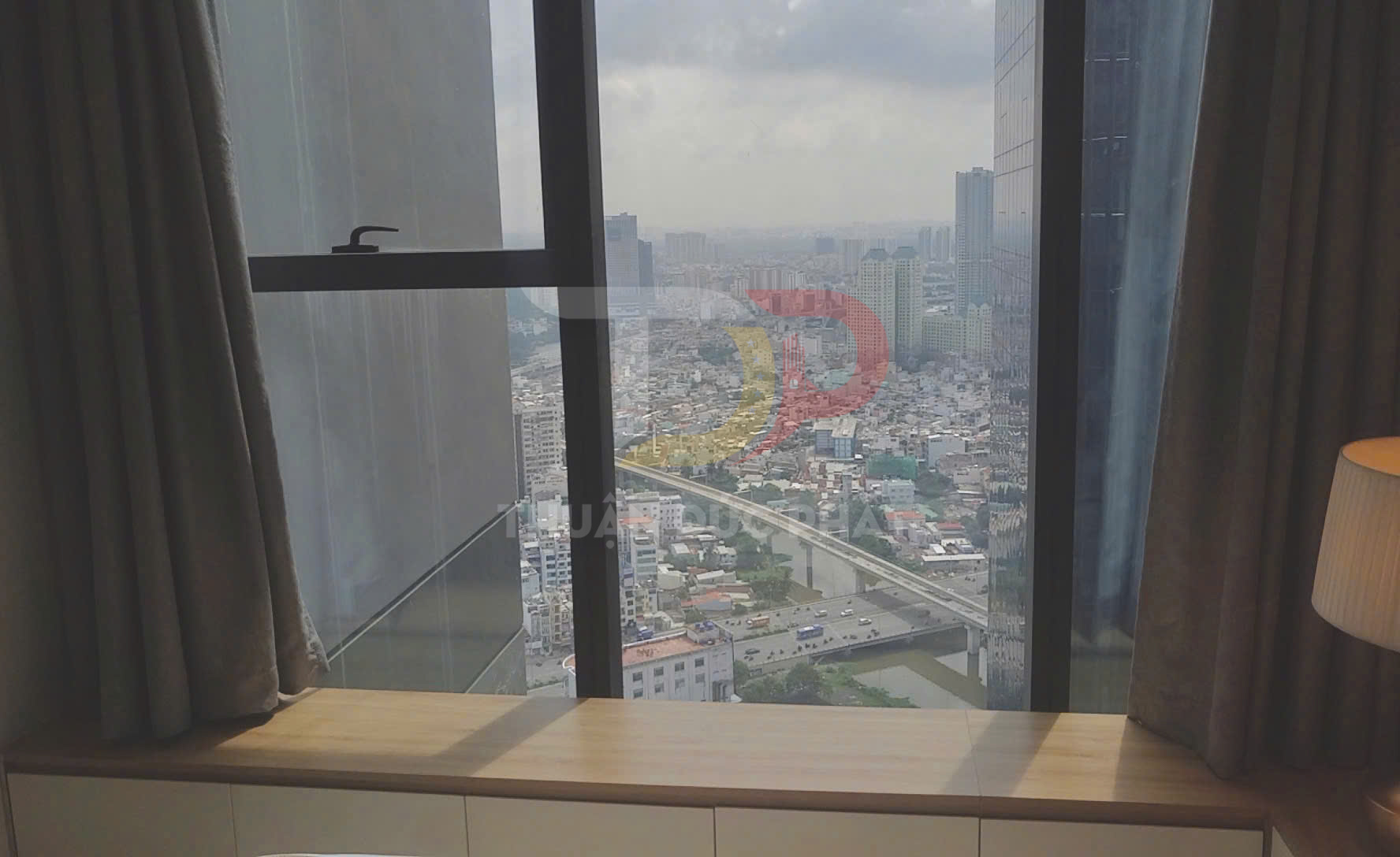 Bán căn hộ Vinhomes Golden River Aqua 1 full nội thất 1 phòng ngủ view thành phố nội khu diện tích 48.7m2 giá bán 9 tỷ net