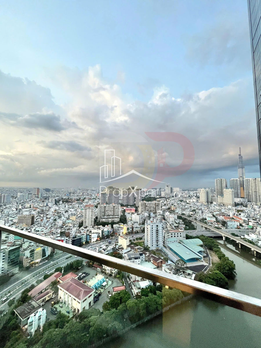 Cho thuê căn hộ Vinhomes Golden River Aqua 2 diện tích 83 mét vuông, 2 phòng ngủ, view Landmark 81