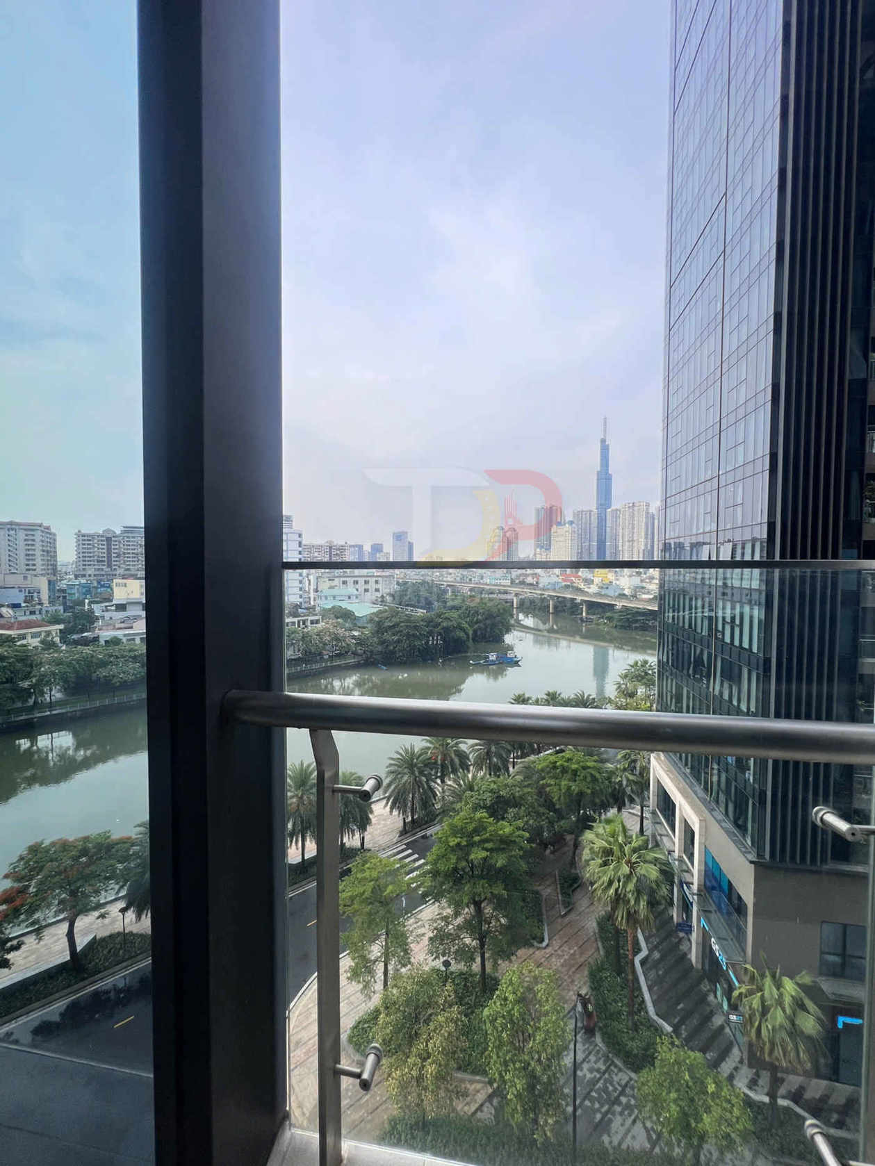 Bán căn hộ Vinhomes Golden River Aqua 2 full nội thất 2 phòng ngủ view Landmark 81 giá 11.5 tỷ chi tiết đầy đủ nhất