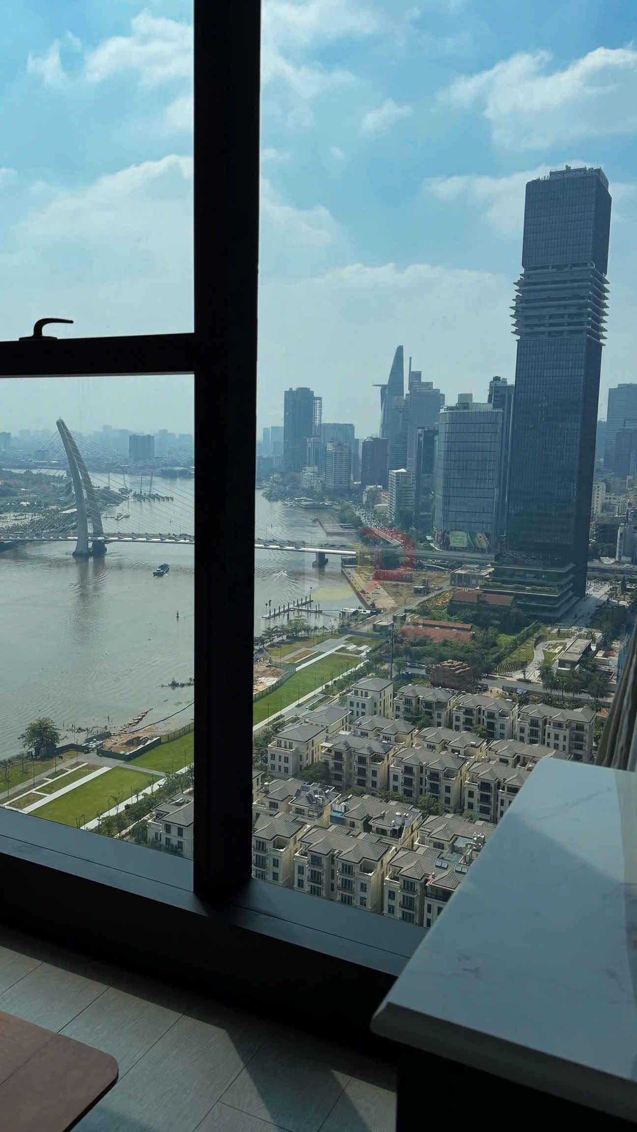 View căn hộ cao cấp nhìn ra sông Sài Gòn, cầu Thủ Thiêm 2 và các tòa nhà trung tâm TP HCM