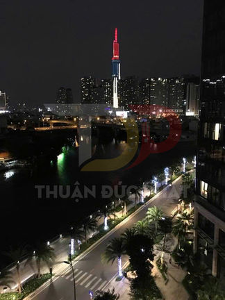 View căn hộ cao cấp nhìn ra Landmark 81 và đường ven sông Sài Gòn về đêm