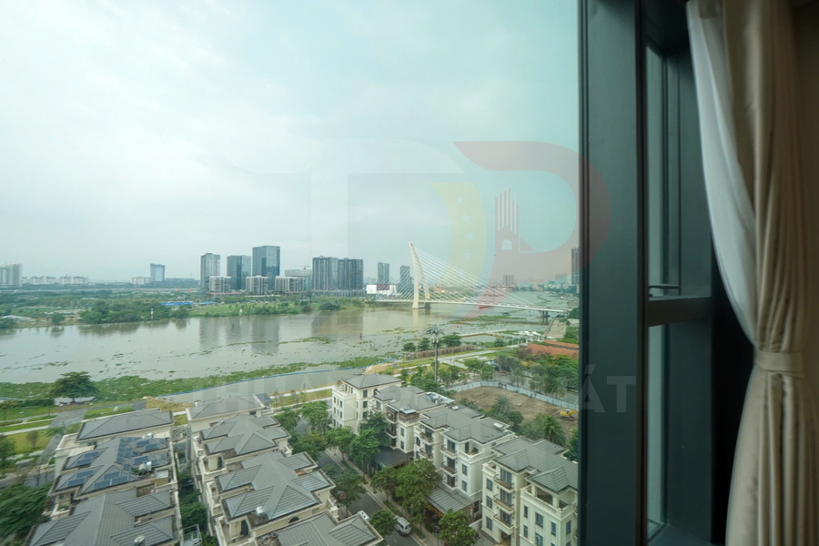 View từ cửa sổ căn hộ cao cấp nhìn ra sông và khu đô thị với cầu dây văng và nhiều tòa nhà cao tầng
