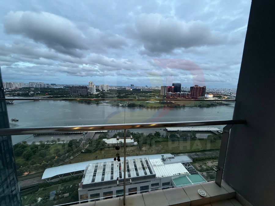 Cho thuê căn hộ Aqua 2 Vinhomes Golden River 3 phòng ngủ, diện tích 118 mét vuông, view sông Sài Gòn