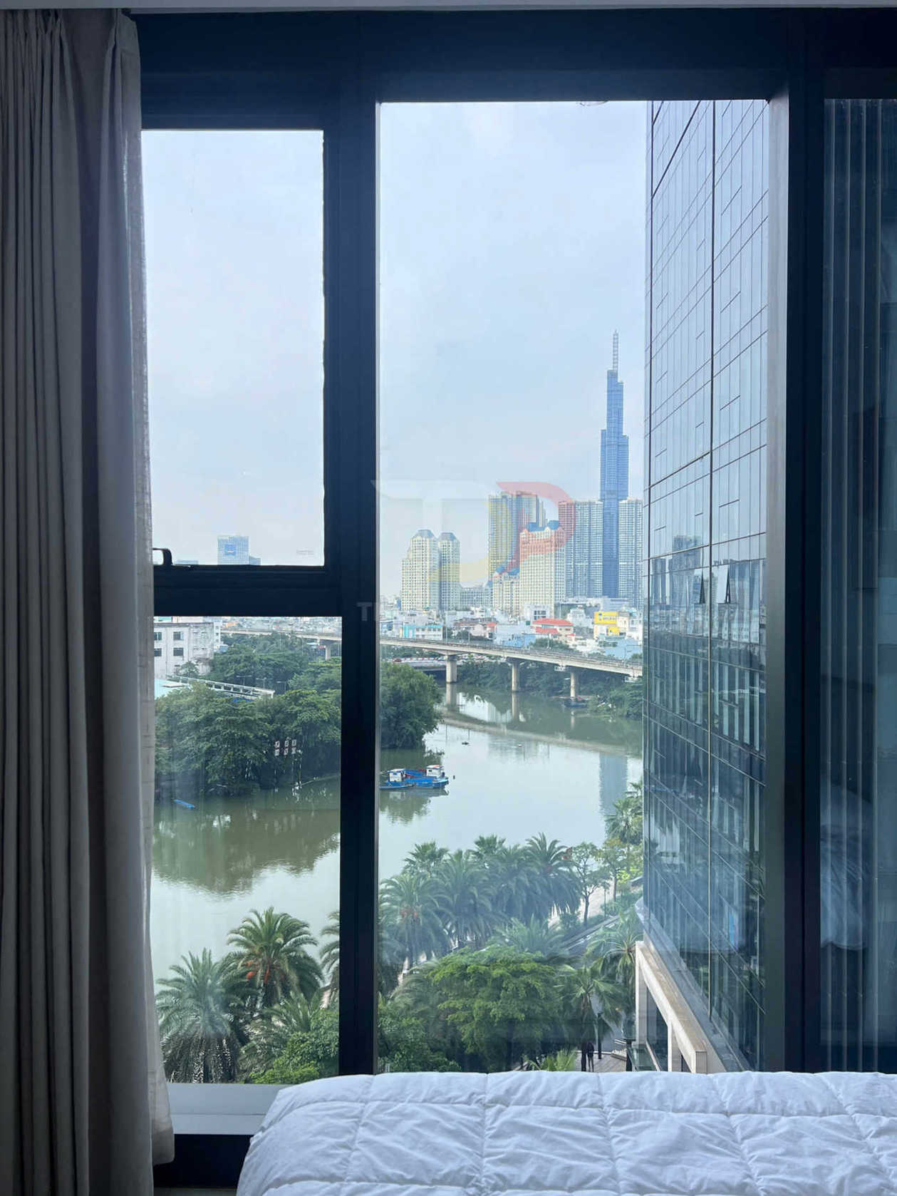 Bán căn hộ Vinhomes Golden River Aqua 2 full nội thất 2 phòng ngủ view Landmark 81 giá 11.5 tỷ chi tiết đầy đủ nhất