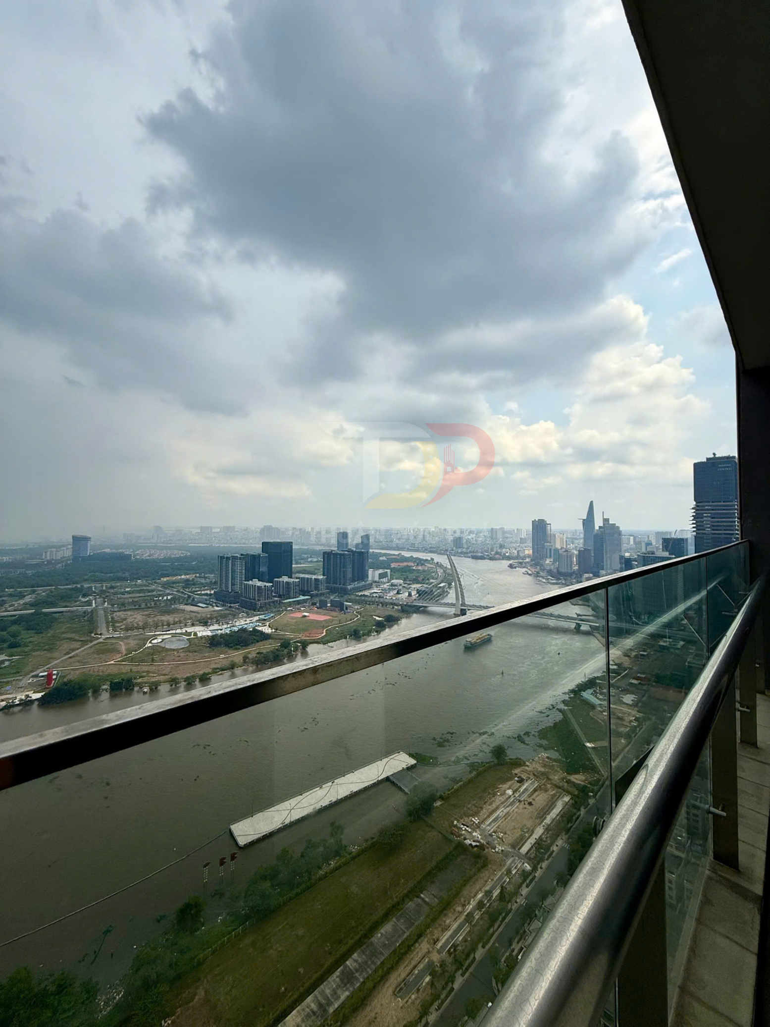 Cho Thuê Căn Hộ Vinhomes Golden River Aqua 2 Full Nội Thất 4 Phòng Ngủ View Trực Diện Sông Và Bitexco Giá 100 Triệu