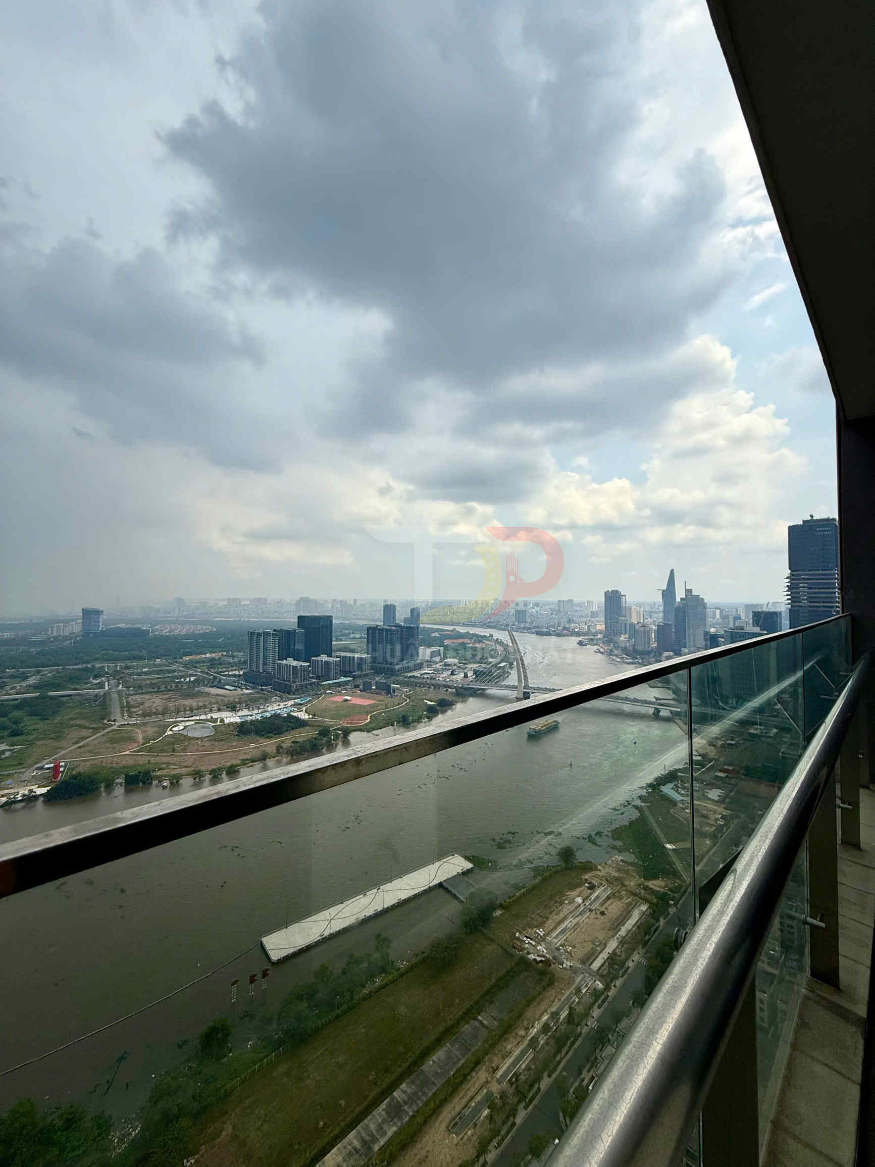 Cho Thuê Căn Hộ Aqua 2 Vinhomes Golden River 4 Phòng Ngủ 159m2 Nội Thất Đẹp View Sông Giá 85 Triệu Mỗi Tháng
