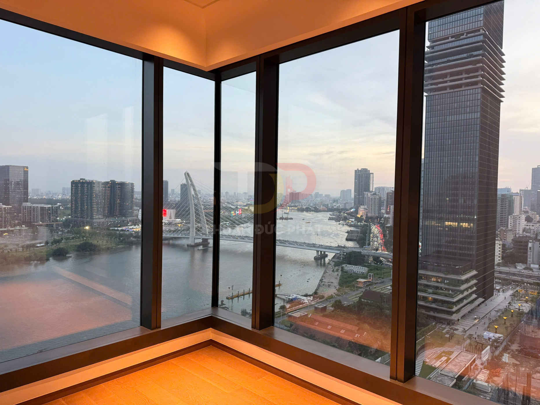 Bán căn hộ Grand Marina Saigon 2 phòng ngủ 2 phòng vệ sinh view trực diện sông Sài Gòn diện tích 90m2 giá bán 45 tỷ