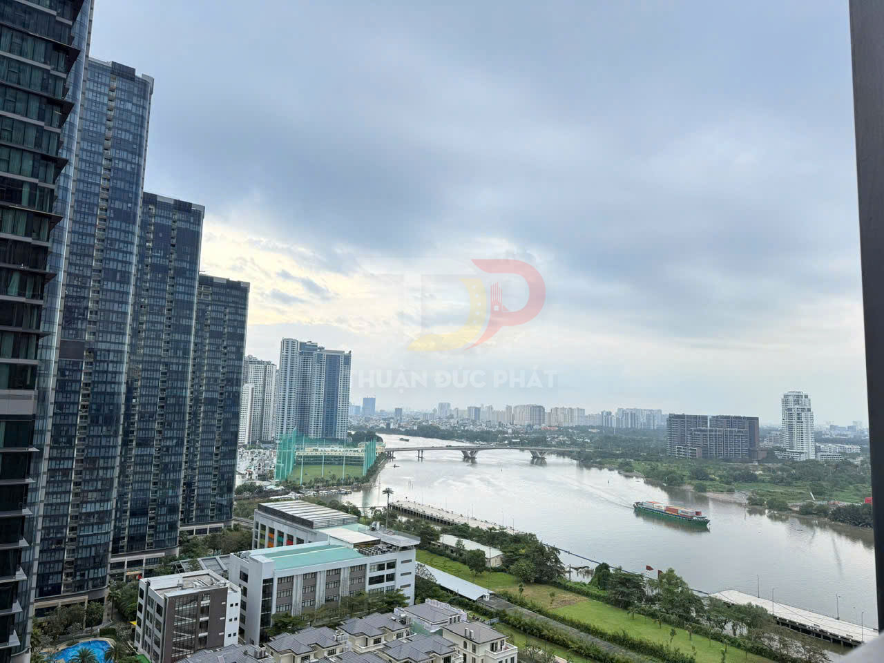 Bán căn hộ Grand Marina Saigon Sea 2 phòng ngủ 2 phòng tắm diện tích 90m2 view sông 3 mặt lá sen Thảo Cầm Viên giá 31 tỷ