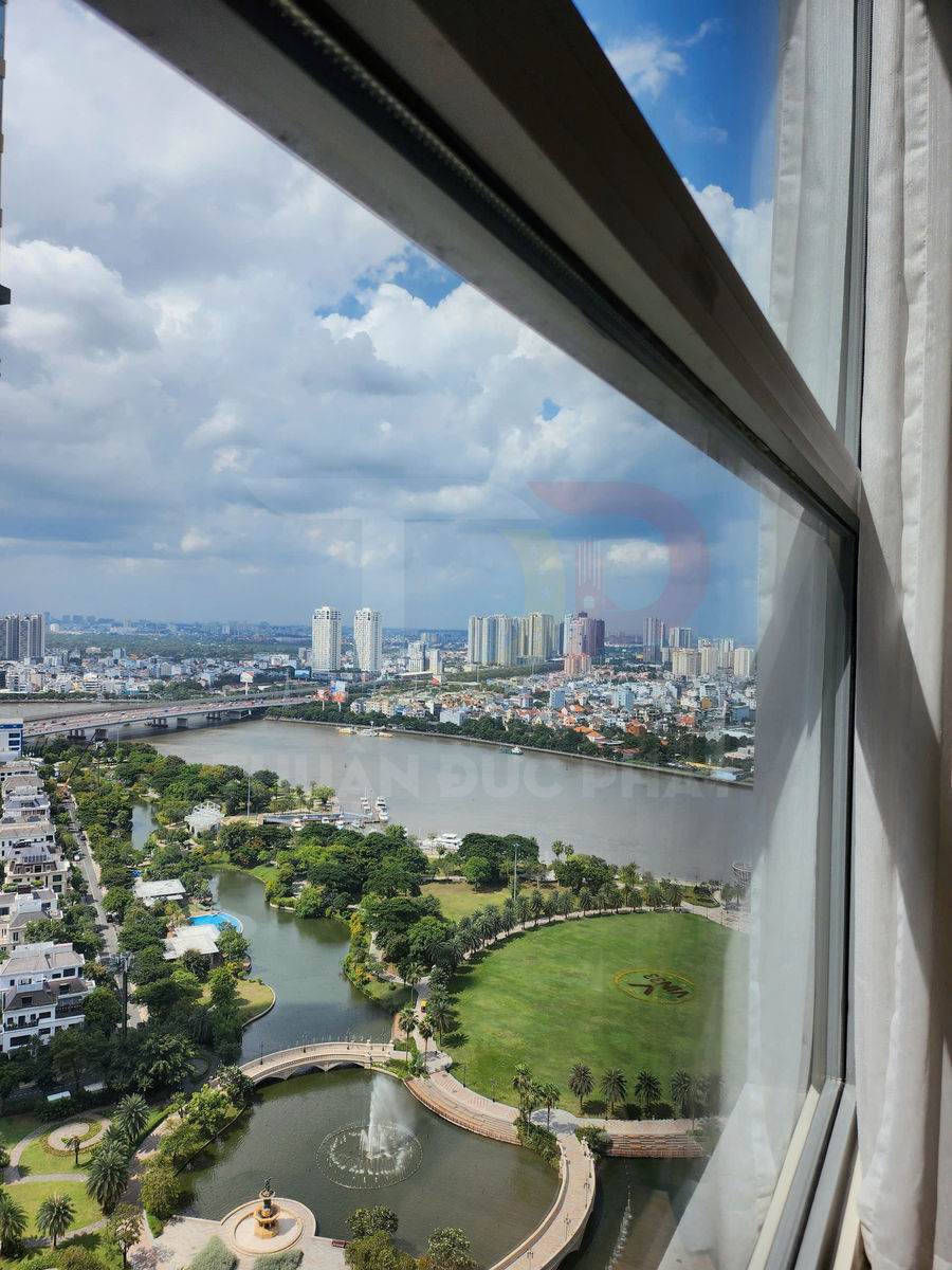 Bán căn hộ Park 4 Vinhomes Central Park 3 phòng ngủ cộng 1, diện tích 117 mét vuông, giá 17,8 tỷ đồng trọn gói