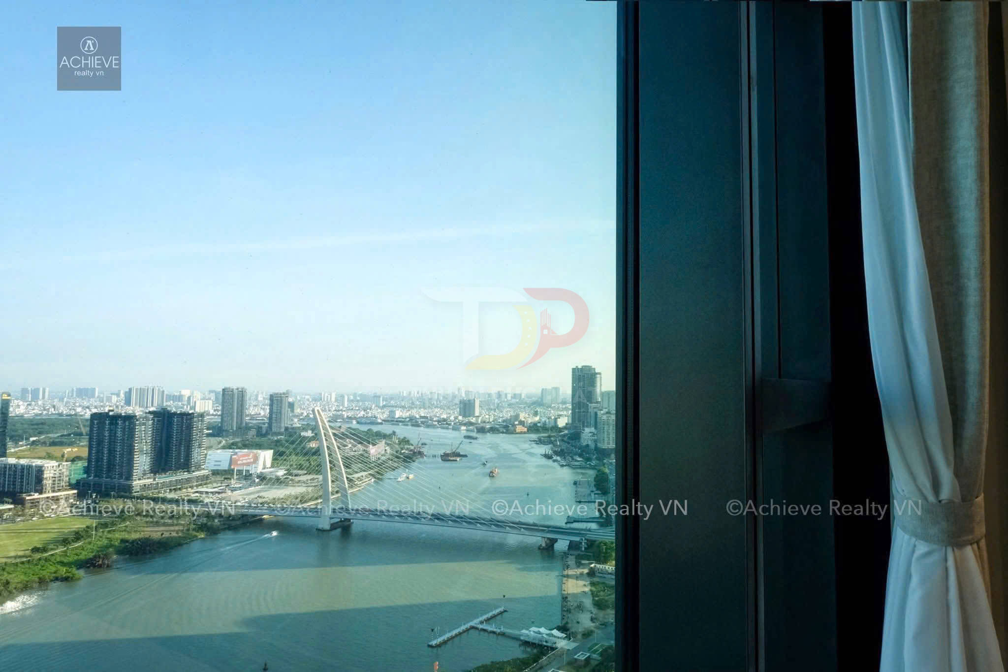 Căn hộ cao cấp view sông và cầu bắc qua khu đô thị hiện đại nhìn từ cửa sổ kính rộng