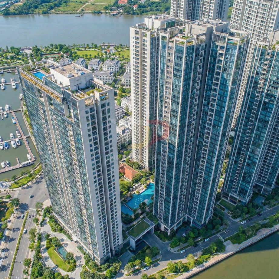 Tổ hợp căn hộ cao cấp Vinhomes Golden River bên sông với bến du thuyền và hồ bơi ngoài trời