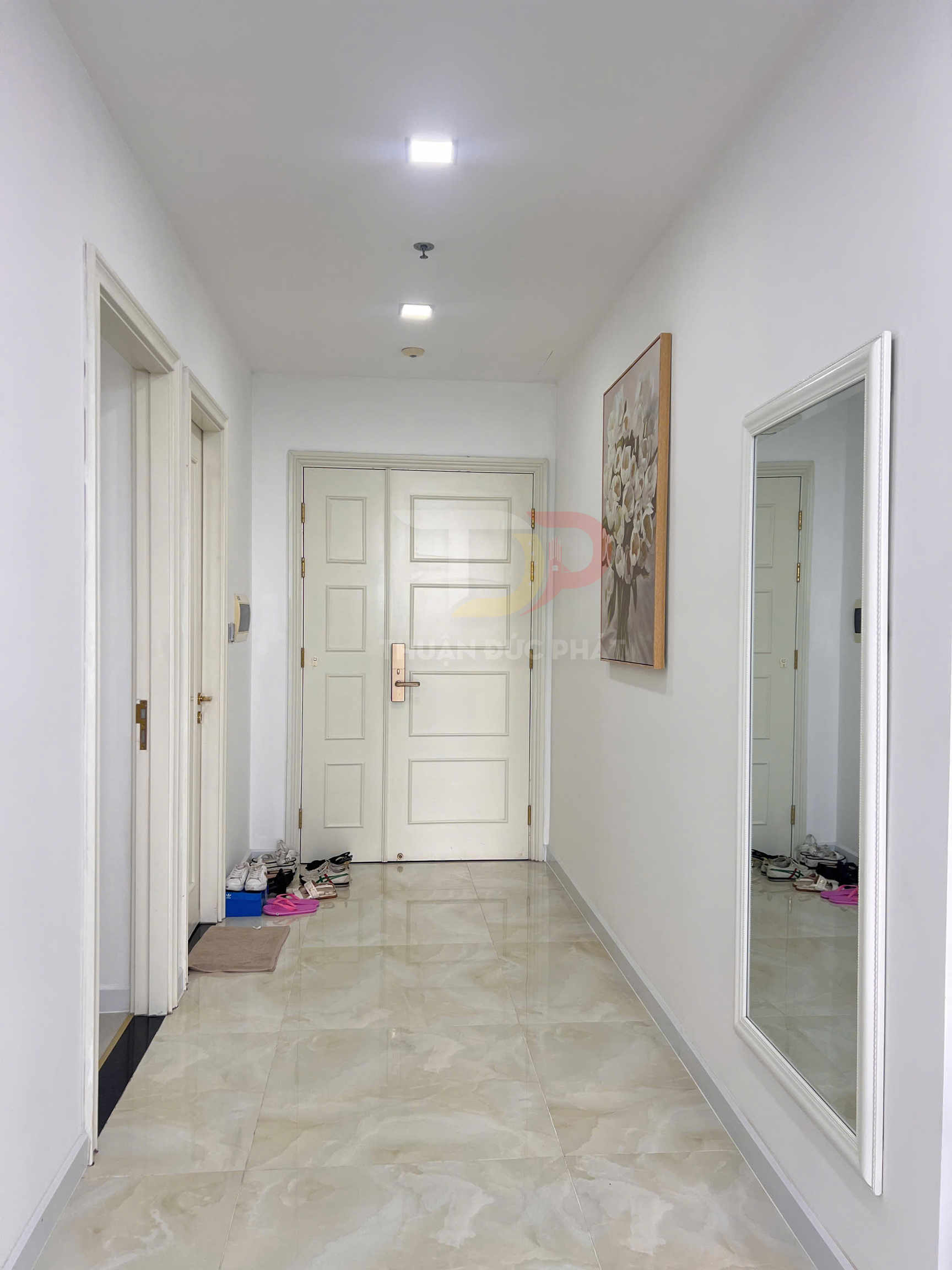 Bán căn hộ Vinhomes Golden River Aqua 2 full nội thất 2 phòng ngủ view Landmark 81 giá 11.5 tỷ chi tiết đầy đủ nhất